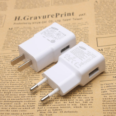白色简约设计 两款充电器 侧USB充电口 美观 实用