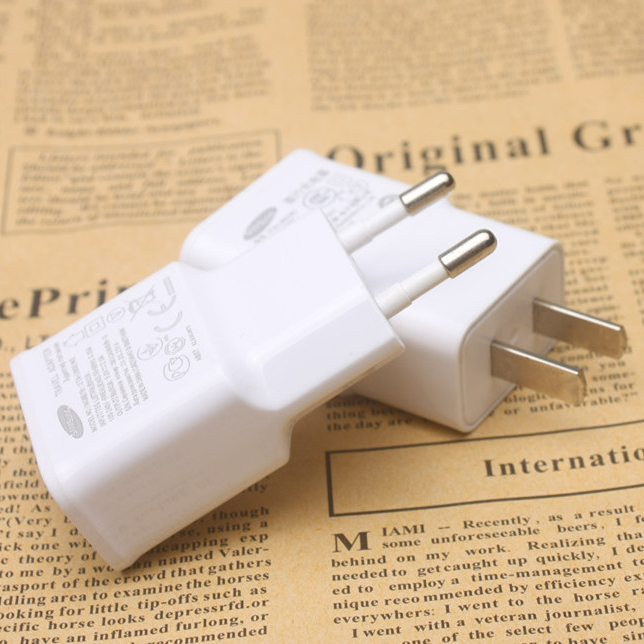 白色简约设计 两款充电器 侧USB充电口 美观 实用